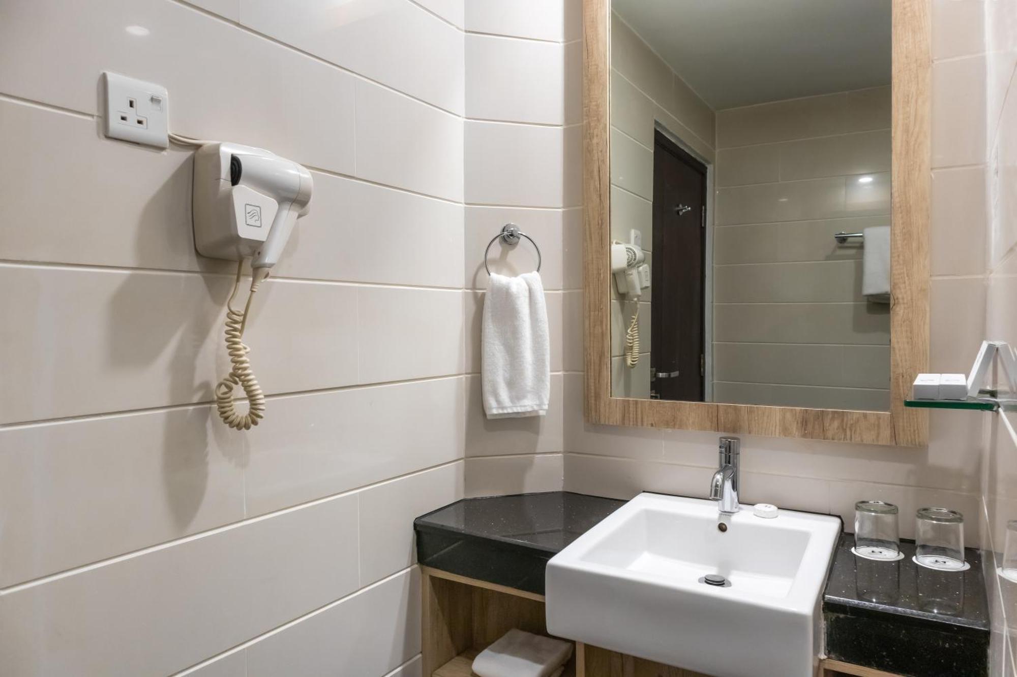 Swiss-Belinn Baloi Batam Nagoya Buitenkant foto